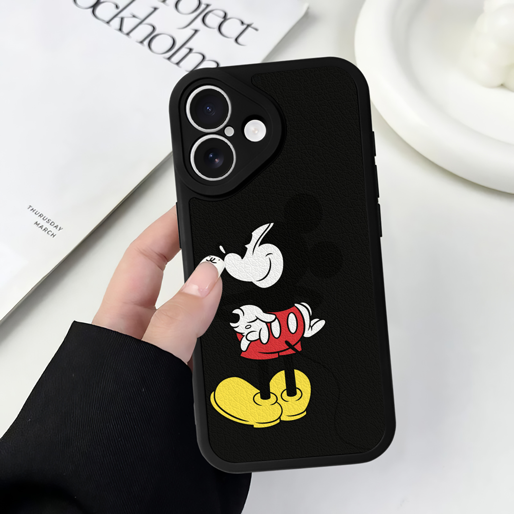 （画像用） ミッキーマウス Mickey Mouse 【iPhone 16シリーズ対応】シリコンスマホケース（レザー調） 材質：シリコン